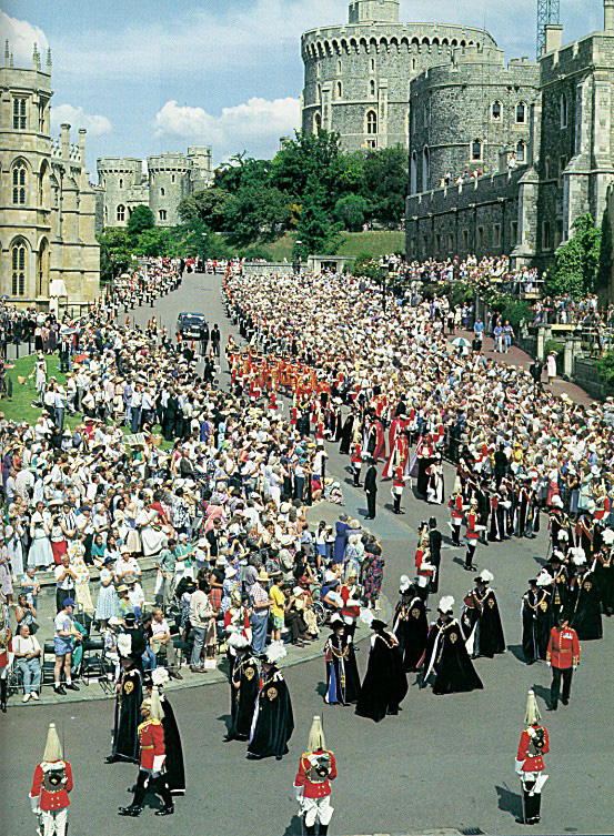 procession.jpg (258821 bytes)